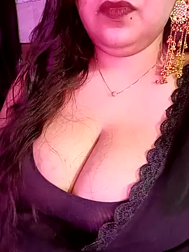 Suhanakhan00 online show from May 17, 2026, 8:20 pm