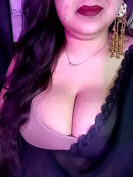 Suhanakhan00 online show from May 27, 2026, 12:34 pm