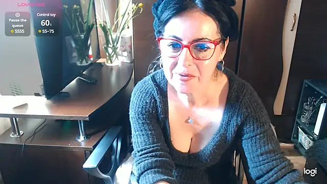 Snapshot of exymilf_ chatting on March 5, 2025, 11:38 am exymilf online show from March 5, 2025, 11:38 am
