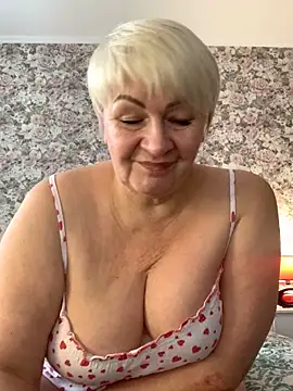 Laura Millf online show from February 6, 2025, 7:35 am