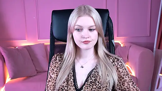 GraceGlamour online show from December 15, 2025, 1:17 pm