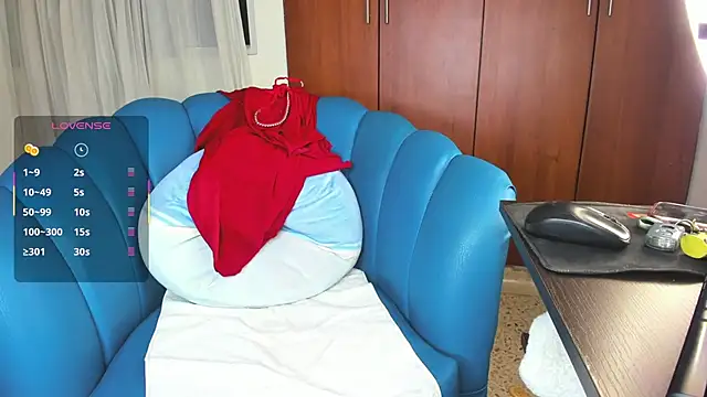 Julie Markk online show from September 25, 2025, 8:15 pm