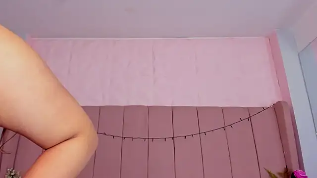 Snapshot of MollyBigBoobs12 chatting on September 30, 2025, 8:26 pm MollyBigBoobs12 online show from September 30, 2025, 8:26 pm