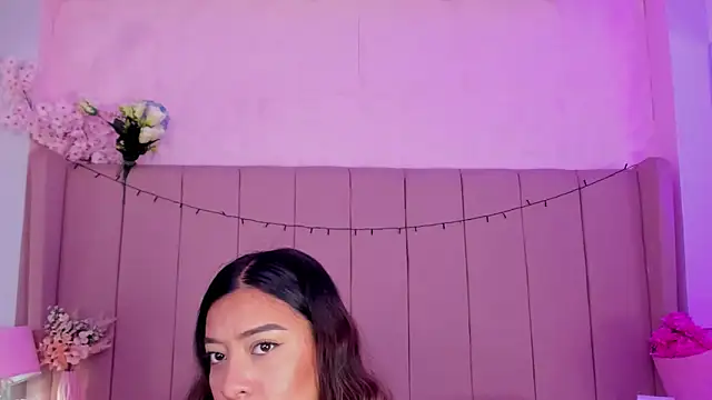 Snapshot of MollyBigBoobs12 chatting on November 24, 2025, 8:31 pm MollyBigBoobs12 online show from November 24, 2025, 8:31 pm