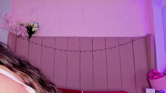 Snapshot of MollyBigBoobs12 chatting on November 25, 2025, 8:42 pm MollyBigBoobs12 online show from November 25, 2025, 8:42 pm