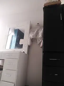 sharoncute1 online show from November 14, 2025, 4:10 pm