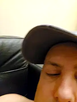 Snapshot of HeteroHotGuy1 chatting on December 15, 2024, 6:29 am HeteroHotGuy1 online show from December 15, 2024, 6:29 am
