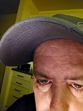 Snapshot of HeteroHotGuy1 chatting on December 12, 2024, 2:48 am HeteroHotGuy1 online show from December 12, 2024, 2:48 am
