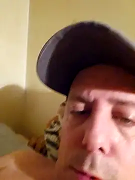 Snapshot of HeteroHotGuy1 chatting on March 9, 2025, 8:10 pm HeteroHotGuy1 online show from March 9, 2025, 8:10 pm
