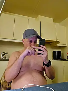 Snapshot of HeteroHotGuy1 chatting on January 16, 2025, 2:51 am HeteroHotGuy1 online show from January 16, 2025, 2:51 am