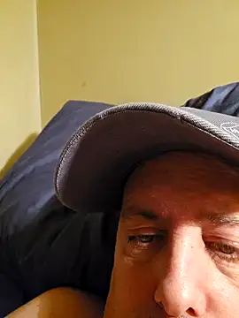 Snapshot of HeteroHotGuy1 chatting on January 13, 2025, 12:41 am HeteroHotGuy1 online show from January 13, 2025, 12:41 am
