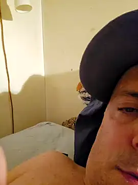 Snapshot of HeteroHotGuy1 chatting on December 16, 2024, 1:42 am HeteroHotGuy1 online show from December 16, 2024, 1:42 am