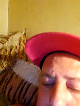 HeteroHotGuy1 online show from October 21, 2025, 9:25 pm