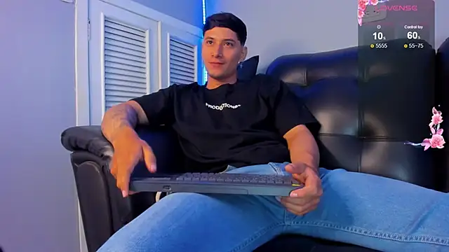 Snapshot of Damian23__ chatting on March 21, 2025, 12:39 pm Damian23 online show from March 21, 2025, 12:39 pm