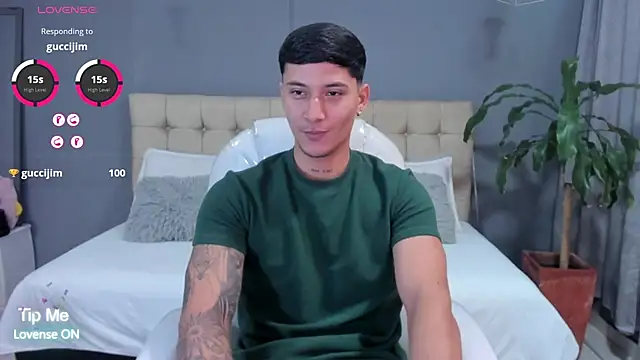 Snapshot of Damian23__ chatting on September 12, 2025, 10:26 am Damian23 online show from September 12, 2025, 10:26 am