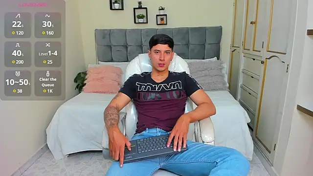 Snapshot of Damian23__ chatting on March 3, 2025, 12:39 pm Damian23 online show from March 3, 2025, 12:39 pm