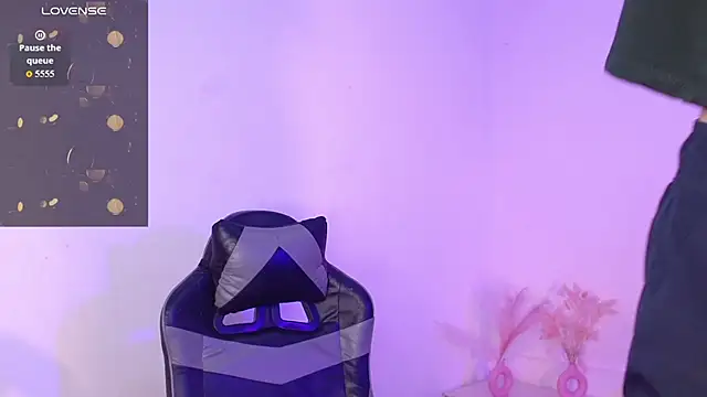 Alexx tc online show from October 15, 2025, 4:37 pm