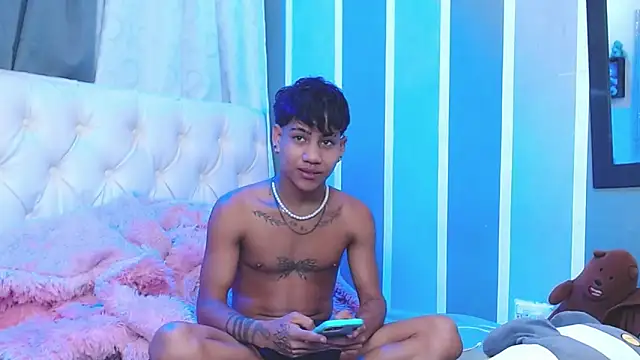 Snapshot of Sexys_Boys_Hot1 chatting on January 15, 2025, 11:19 pm Sexys Boys Hot1 online show from January 15, 2025, 11:19 pm