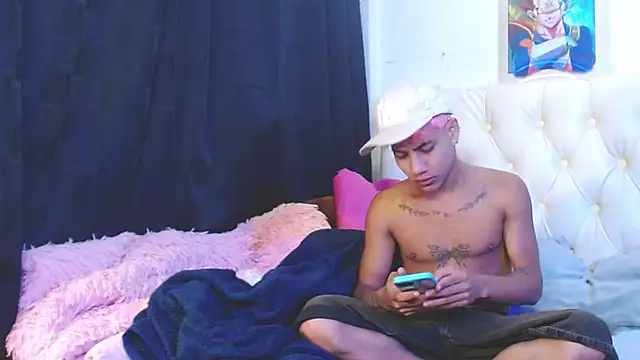 Snapshot of Sexys_Boys_Hot1 chatting on January 23, 2025, 5:24 am Sexys Boys Hot1 online show from January 23, 2025, 5:24 am