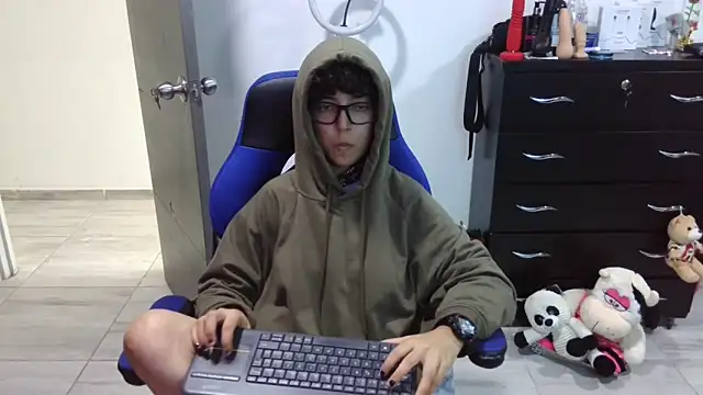 thomascooper7 online show from March 25, 2026, 7:24 pm