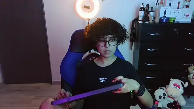 thomascooper7 online show from October 15, 2025, 8:06 pm