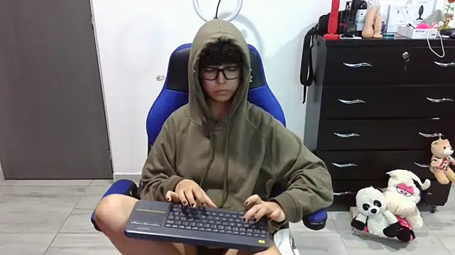 thomascooper7 online show from March 24, 2026, 11:27 pm