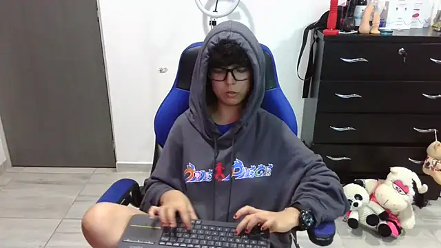 thomascooper7 online show from March 12, 2026, 3:01 am