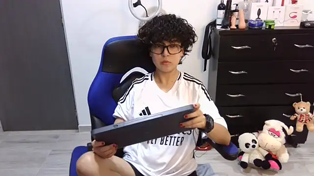 thomascooper7 online show from September 16, 2025, 7:15 pm