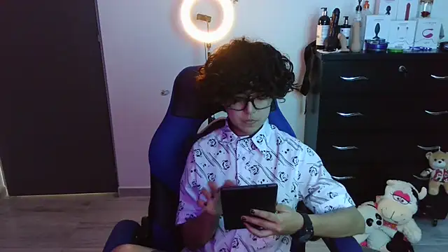 thomascooper7 online show from October 25, 2025, 8:09 pm