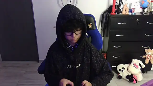 thomascooper7 online show from April 11, 2026, 10:46 pm