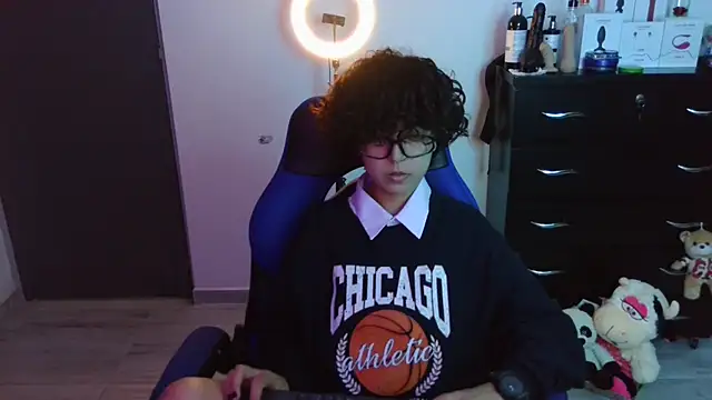 thomascooper7 online show from October 24, 2025, 8:08 pm