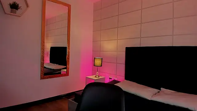 Snapshot of Christine_Laam chatting on February 11, 2026, 12:27 pm Christine Laam online show from February 11, 2026, 12:27 pm