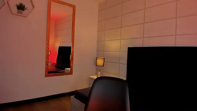 Snapshot of Christine_Laam chatting on February 3, 2026, 12:21 pm Christine Laam online show from February 3, 2026, 12:21 pm