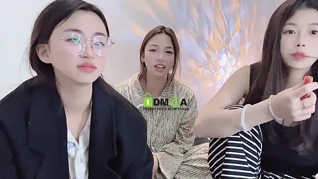 Snapshot of MM_YY_SS chatting on January 8, 2025, 3:17 pm MM YY SS online show from January 8, 2025, 3:17 pm