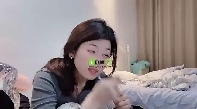 Snapshot of MM_YY_SS chatting on January 2, 2025, 2:35 pm MM YY SS online show from January 2, 2025, 2:35 pm