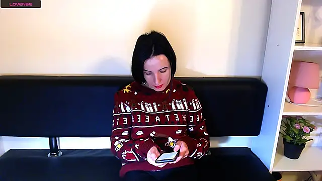 Snapshot of LaimaV_ chatting on December 27, 2024, 10:12 am LaimaV online show from December 27, 2024, 10:12 am