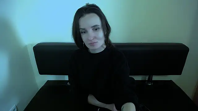 LaimaV  online show from November 28, 2025, 2:17 pm