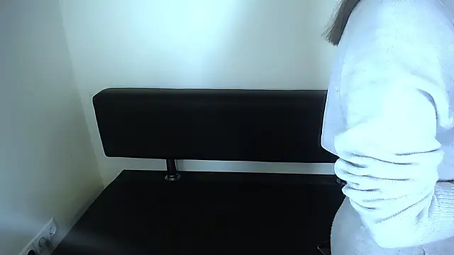 LaimaV  online show from November 14, 2025, 1:04 pm