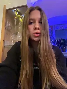 Snapshot of Bodee_Cat_ chatting on December 6, 2024, 3:06 pm Bodee Cat online show from December 6, 2024, 3:06 pm