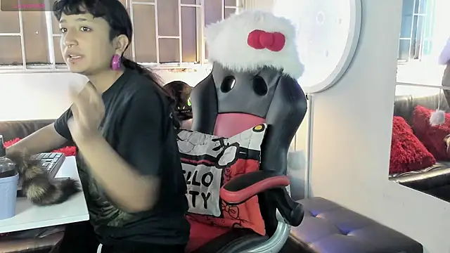 meow mota online show from November 21, 2025, 1:21 pm