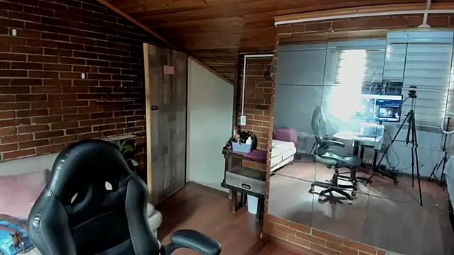 meow mota online show from November 26, 2025, 8:09 pm