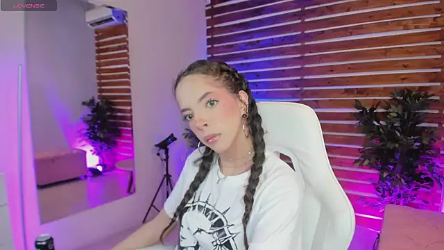 Snapshot of Sapphire_Venuss chatting on February 22, 2026, 11:50 pm Sapphire Venuss online show from February 22, 2026, 11:50 pm