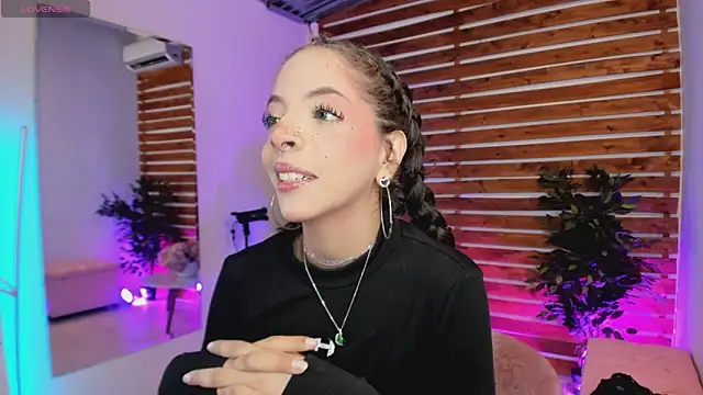 Snapshot of Sapphire_Venuss chatting on February 4, 2026, 1:22 am Sapphire Venuss online show from February 4, 2026, 1:22 am