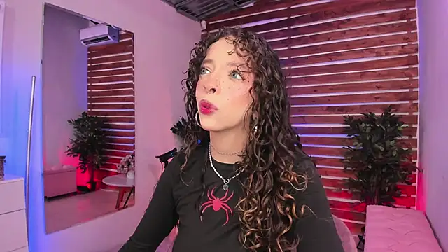 Sapphire Venuss online show from October 5, 2025, 1:07 am