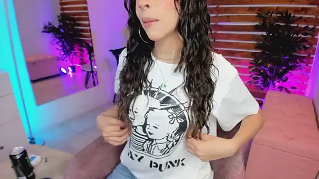 Snapshot of Sapphire_Venuss chatting on February 7, 2026, 12:18 am Sapphire Venuss online show from February 7, 2026, 12:18 am