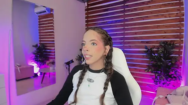 Snapshot of Sapphire_Venuss chatting on February 25, 2026, 1:28 am Sapphire Venuss online show from February 25, 2026, 1:28 am