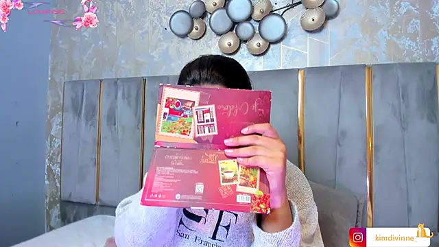 KimDevinne online show from October 12, 2025, 3:30 am