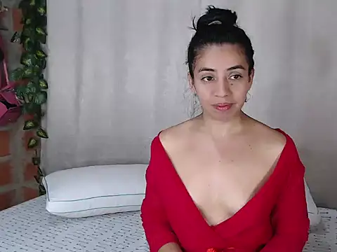 Snapshot of anngela01 chatting on February 2, 2025, 4:22 pm anngela01 online show from February 2, 2025, 4:22 pm