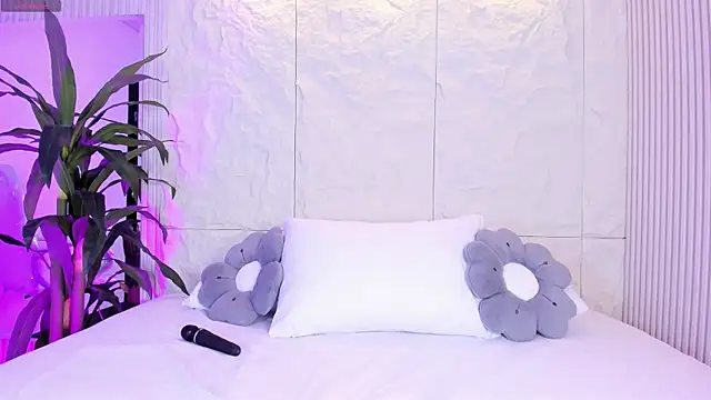 AnahinClar online show from April 4, 2026, 12:12 pm