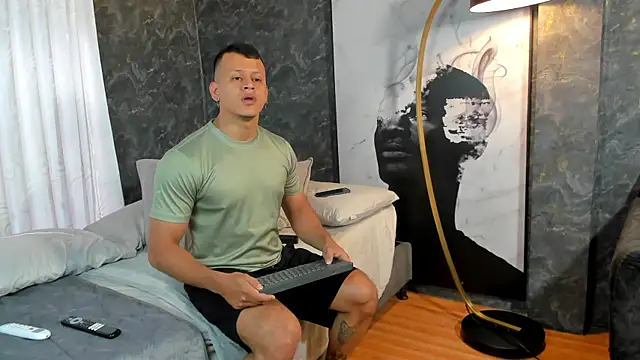 Snapshot of Alex_towers chatting on January 15, 2025, 6:40 pm Alex towers online show from January 15, 2025, 6:40 pm